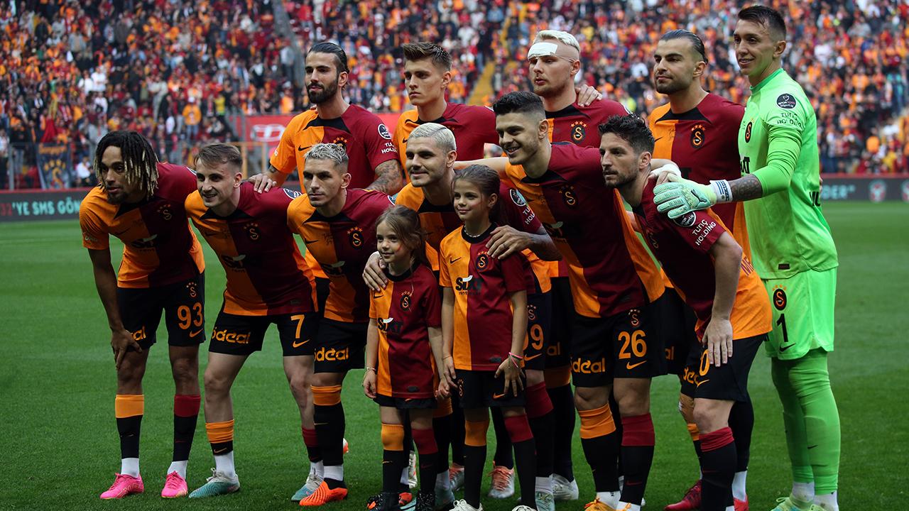Galatasarayın en yakışıklı futbolcusu